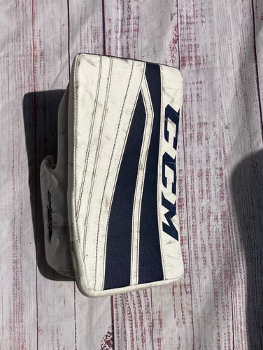 White Senior CCM Extreme Flex II 860 Blocker Regular (Used)