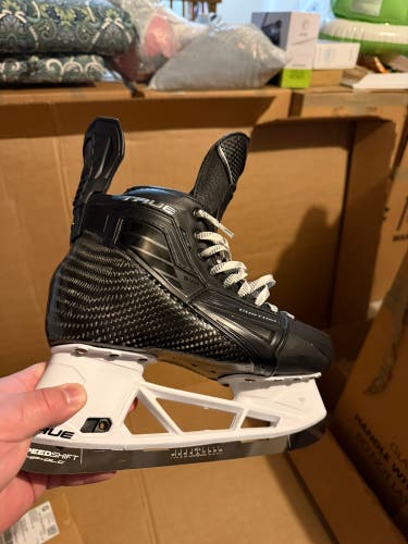 Black True SVH Pro Hockey Skates EEE 7.5 (Used)