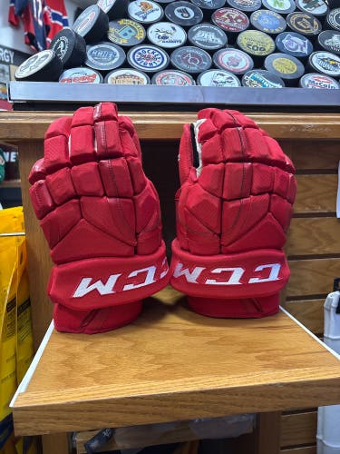 CCM HG12 Gloves 15" (New)