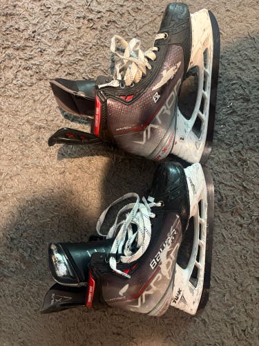 Red 2021 Bauer Vapor Hyperlite Hockey Skates Regular Width 7.5 (Used)
