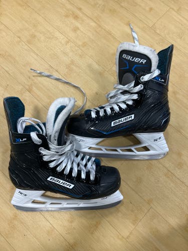Intermediate Bauer XLP Hockey Skates Regular Width Size 5 (Used)