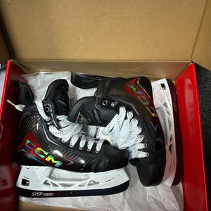 2025 CCM JetSpeed FT8 Pro Hockey Skates Regular Width Pro Stock 5.5 (New)