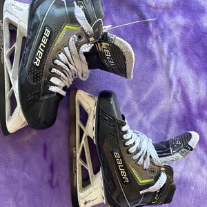 Senior Bauer Elite Hockey Goalie Skates Size 6.5 (Used)