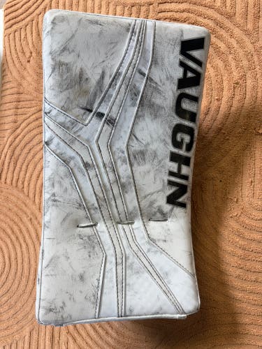 White Senior Vaughn Velocity V10 Pro Goalie Blocker Regular (Used)