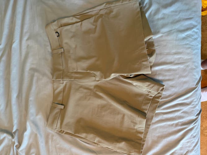 Brand New Nike 24.7 Golf shorts 34 waist