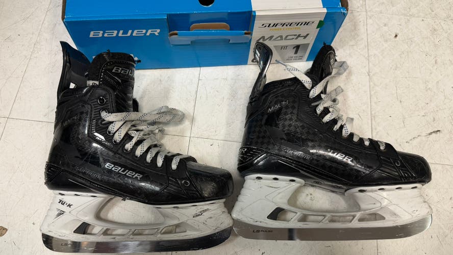 Black Bauer Supreme Mach Hockey Skates Regular Width 6.5 (Used)