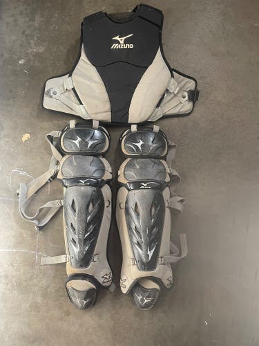 Black/Gray Mizuno Samurai Catcher's Set (Used)