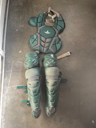 Green All Star System 7 Catcher's Set (Used)