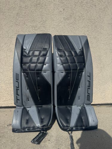Black 26+1 Junior True Catalyst SE Goalie Leg Pads (Used)