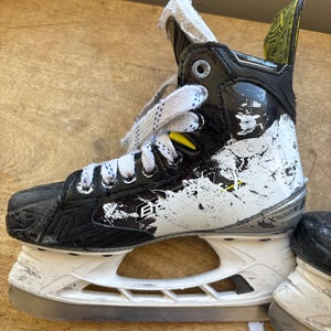 2021 Bauer Vapor 3X Hockey Skates Size 2 (Used)