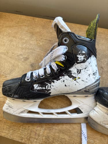 2021 Bauer Vapor 3X Hockey Skates Size 2 (Used)