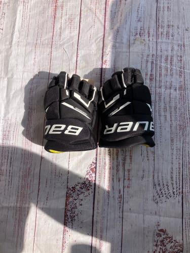 Black Junior Bauer Supreme M3 Gloves 10" (Used)