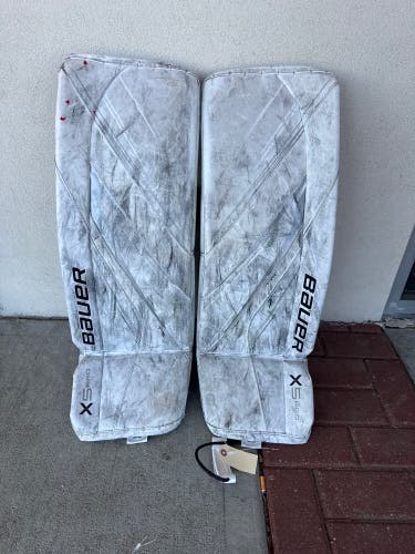 White 33" Senior Bauer Vapor X5 Pro Goalie Leg Pads (Used)
