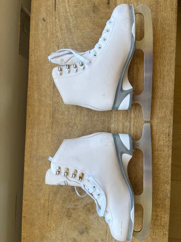 Jackson Ultima 150 Figure Skates Junior 3 (Used)