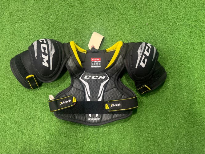 Small Youth CCM Tacks 9550 Shoulder Pads (Used)