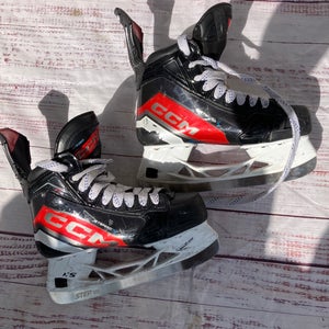 Intermediate CCM JetSpeed FT6 Hockey Skates Regular Width Size 5 (Used)