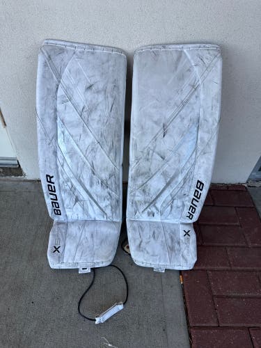 White 33" Senior Bauer Vapor X5 Pro Goalie Leg Pads (Used)