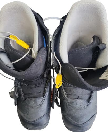 Size M 7.0 (W 8.0) Burton Snowboard Boots Medium Flex (Used)
