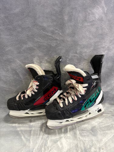 Junior CCM JetSpeed FT680 Hockey Skates Regular Width Size 3.5 (Used)