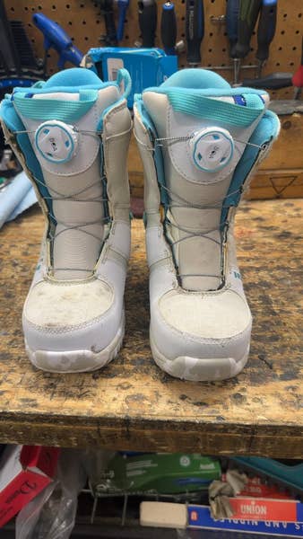 burton kid snowboard boots Mini Grom - Kids' soft and flexible Burton Kids' Grom BOA Snowboard