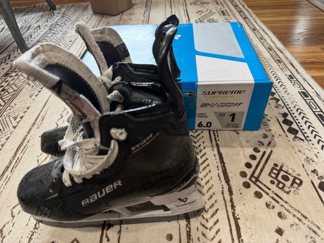 Black Bauer Supreme Shadow Hockey Skates 6 (Used)