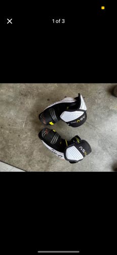 Senior Large CCM Tacks AS-V Pro Elbow Pads Pro Stock (Used)