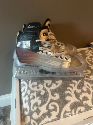 Vintage Bauer Vapor XXX Hockey Goalie Skates Regular Width 7 (Used)