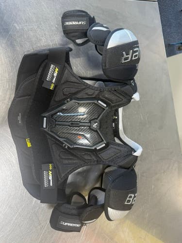 Small Junior Bauer Supreme M5 Pro Shoulder Pads (Used)