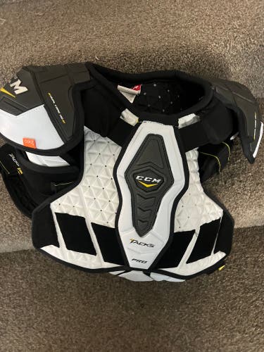 Medium Senior CCM Tacks Pro Shoulder Pads (Used)