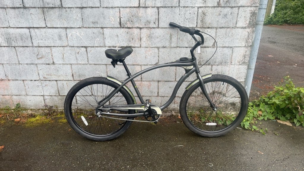 schwinn men's cruiser bicycle Discover Adult Hybrid Bike for Men and Women, 700c Wheels, 21-Speeds, 19-Inch Aluminum Step-Over Frame, Front and Rear Fenders, Rear Cargo Rack, Black : Hybrid Bicycles : Sports & A bicycle that brings the fun back under the sun Schwinn 700c Hybrid Network 1.0