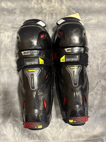 Intermediate Bauer Vapor Hyperlite Shin Pads 13" (Used)