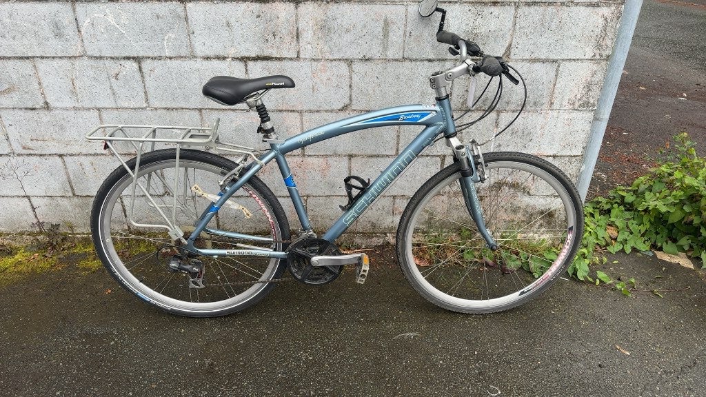 schwinn broadway bicycle Schwinn Broadway Hybrid Bike 700c Medium Frame Blue Good Condition