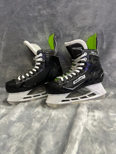 Intermediate Bauer XLS Hockey Skates Regular Width Size 4 (Used)