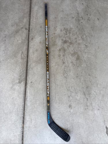 Senior Easton Z-Bubble Left Hand Hockey Stick Mid Pattern 85 Flex (Used)