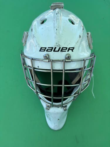White Senior Bauer 950 Goalie Mask