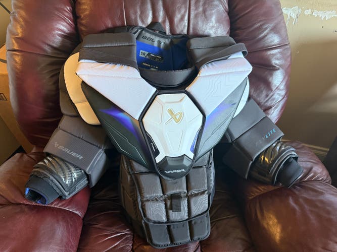 2025 Bauer Vapor Flylite Goalie Chest Protector  (New without tags) Senior Small