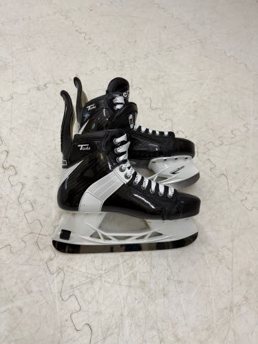 Black/White 2024 CCM Tacks 652 Pro Hockey Skates Wide Width 8.5 (Used)