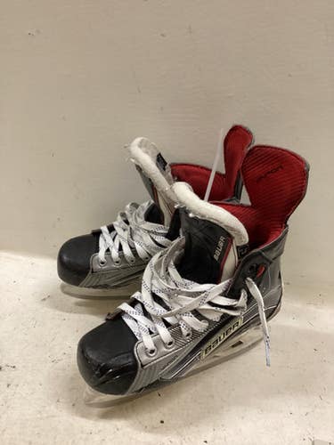 Used Bauer Vapor X900 Hockey Skates Intermediate Hockey Skate Intermediate 4.5 11725-s000502420