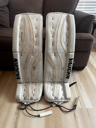 Vaughn (Used) Ventus LT88 Goalie Leg Pads 34’ +2