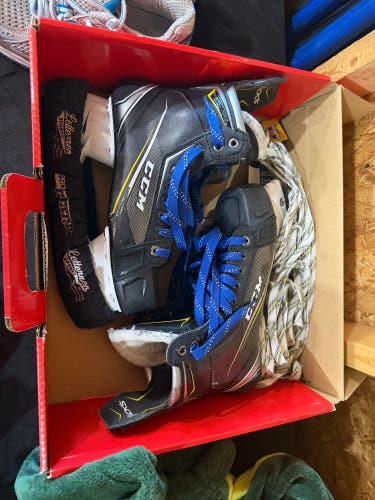 Black/Yellow CCM Tacks Hockey Skates Extra Wide Width 7.5 (Used)