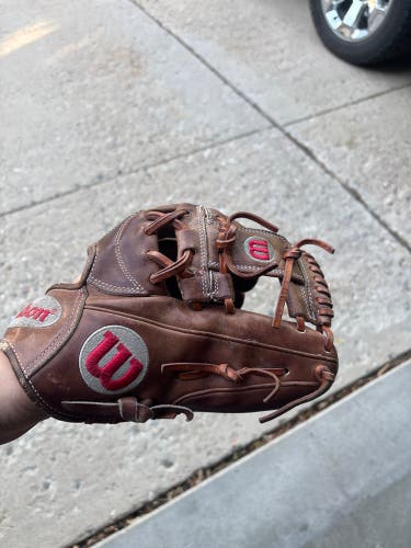 Wilson A2000 RH Infield Baseball Glove 11.75" (Used)