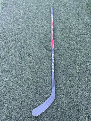 Broken/cracked Senior CCM JetSpeed FT7 Right Handed Hockey Stick P29 75 Flex (Used)