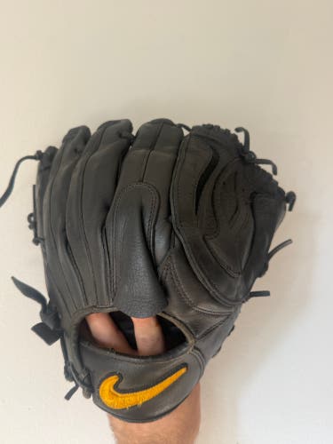 Nike Daisuke Matsuzaka RH Infield Baseball Glove 11.25" (Used)