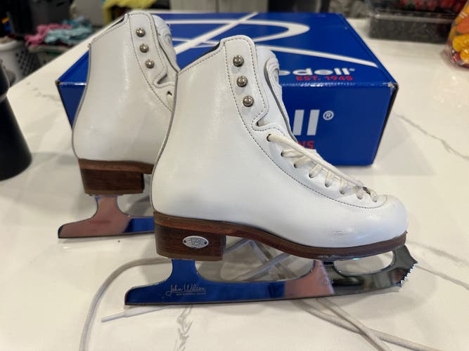 Riedell Stride 223 Figure Skates B Junior 1.5 (Used) with 8.5” Coronation Ace Blade