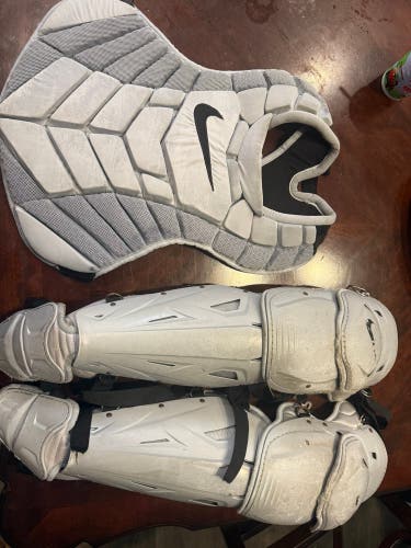 Nike Diamond Elite Catcher's Chest Protector (Used)