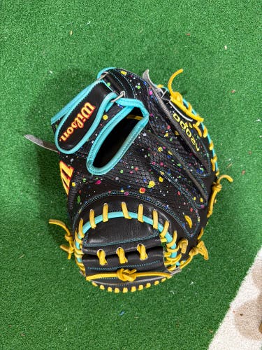 Wilson A2000 RH Catcher's Glove 33" (New)
