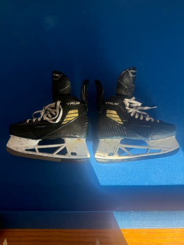 True Pro Custom Hockey Skates Wide Width 7 (Used) speed shift blades (will take bargain)