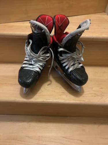 Bauer Vapor 5x Pro Hockey Skates Regular Width Size 2.5 (Used)