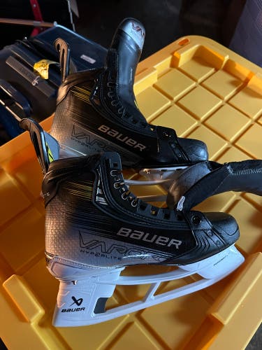2023 Bauer Vapor Hyperlite 2 Hockey Skates Extra Wide Width 7.5 (New)