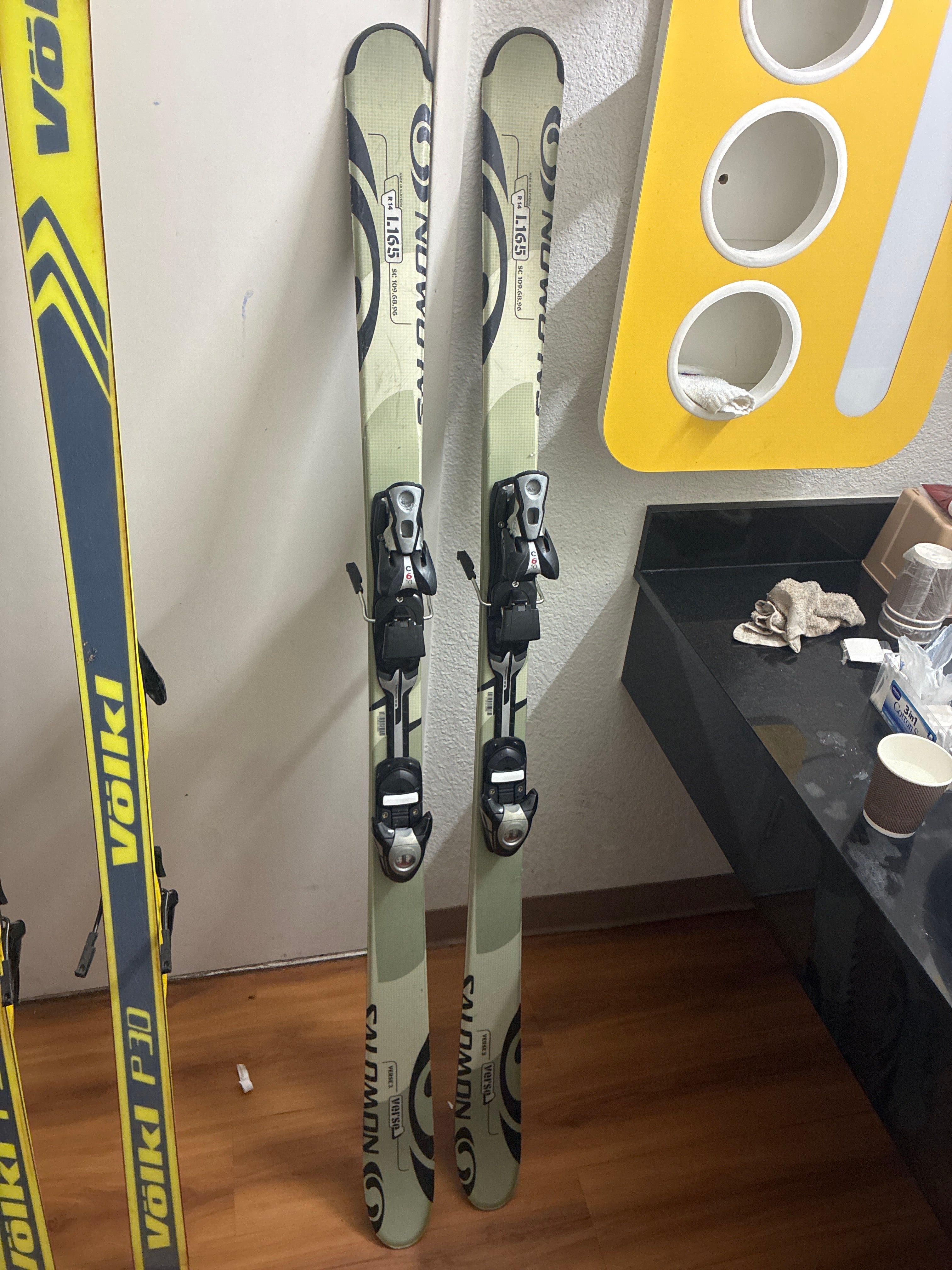 Salomon R6 L90 Snowblade Skis With Bindings | SidelineSwap | Buy
